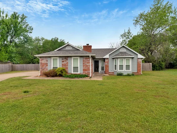 1517 E Devonshire Pl, Fayetteville, AR 72703