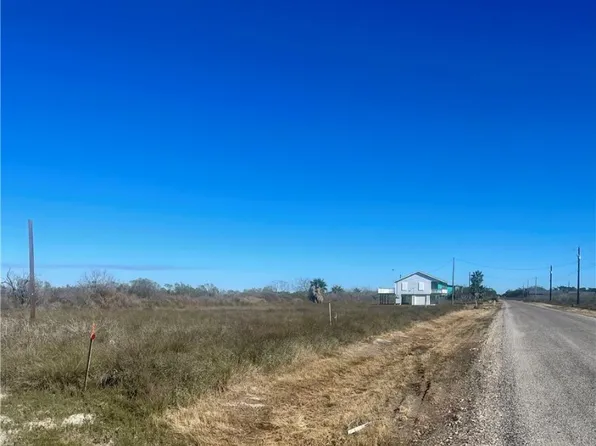 526 & 527 Water Oak Ln, Rockport, TX 78382