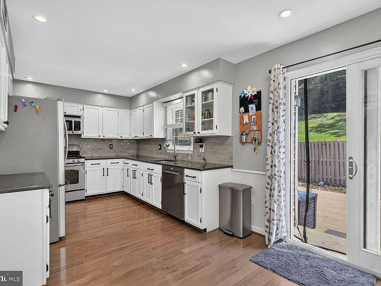 7331 Rolling Oak Ln — Photo 10