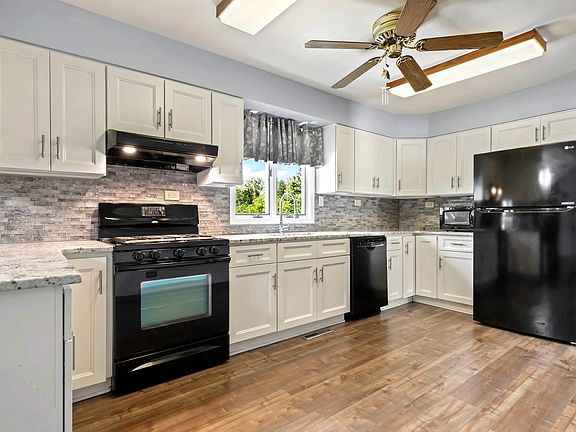 3rd image of 17257 W Rich Ct