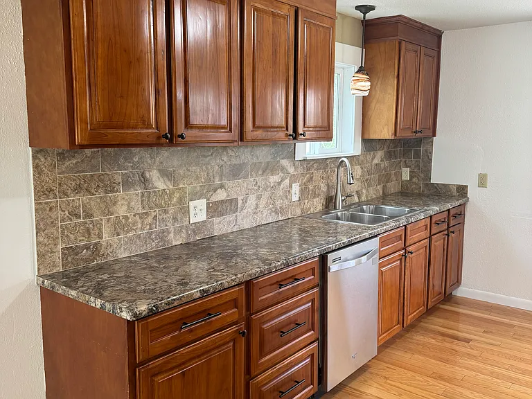 1407 W Kiernan Ave — Photo 6