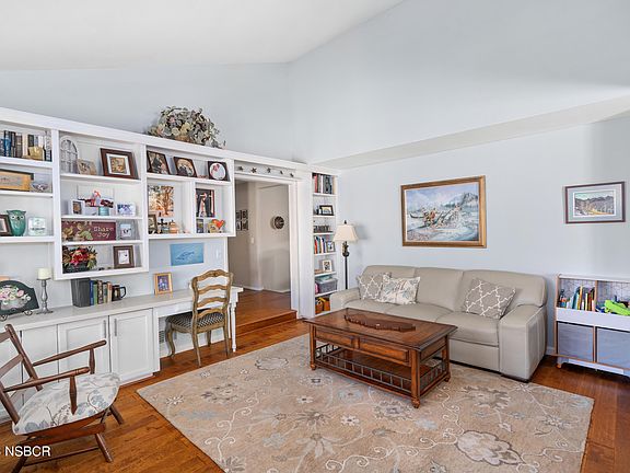 4th image of 4515 Burlington Dr