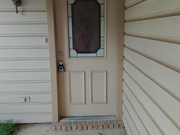 3rd image of 5805 Sidney Dr