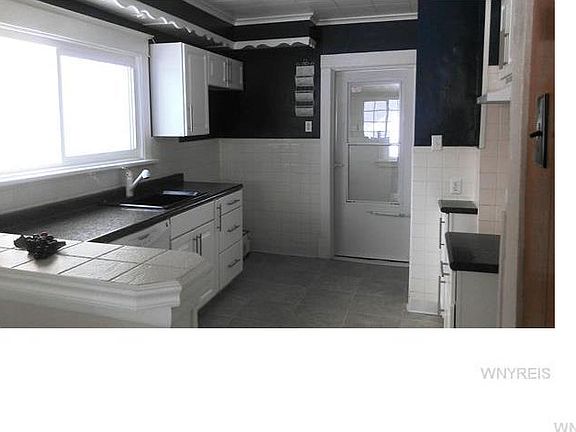 2nd image of 410 16th St
