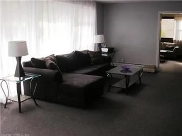 55 Englewood Dr, New Haven, CT 06515