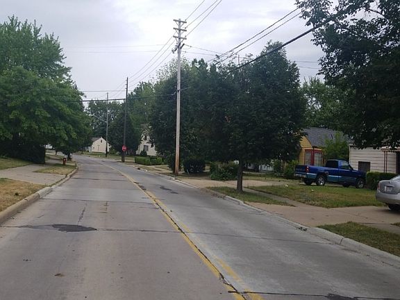 5th image of 33216 Willowick Dr