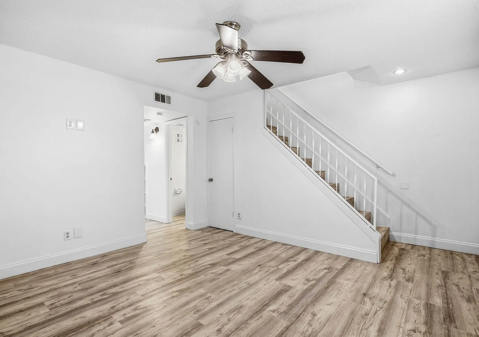 2729 Hurstview Drive — Photo 4