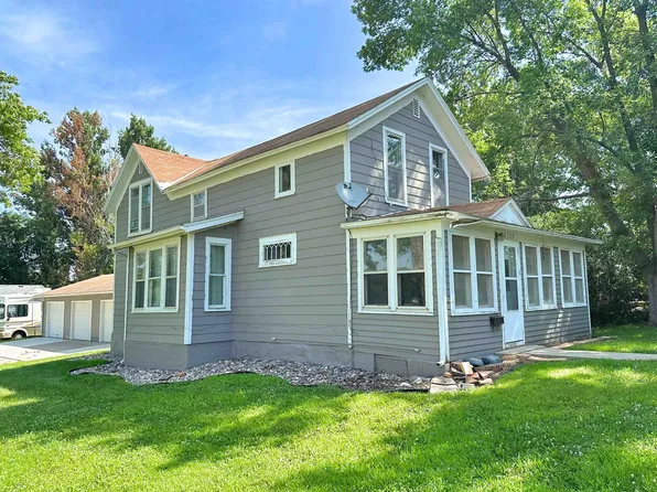 2307 10th St, Emmetsburg, IA 50536