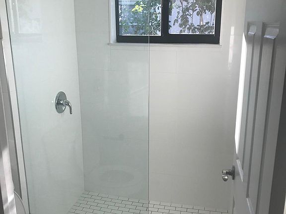 4th image of 216 NW 25th St #2