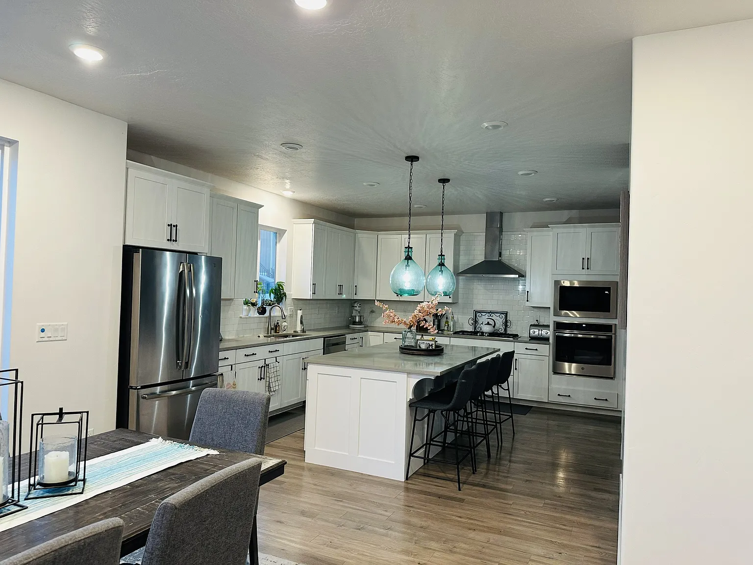 5 bed, 3.5 bath, 4001 sqft, $3,650 — Photo 2