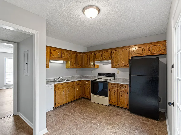 121 Stephanie Dr — Photo 10
