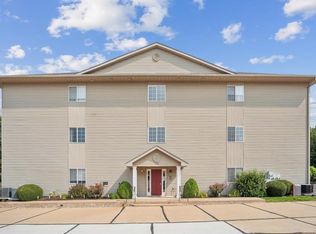 4190 Fairview Dr APT 2, Bettendorf, IA 52722
