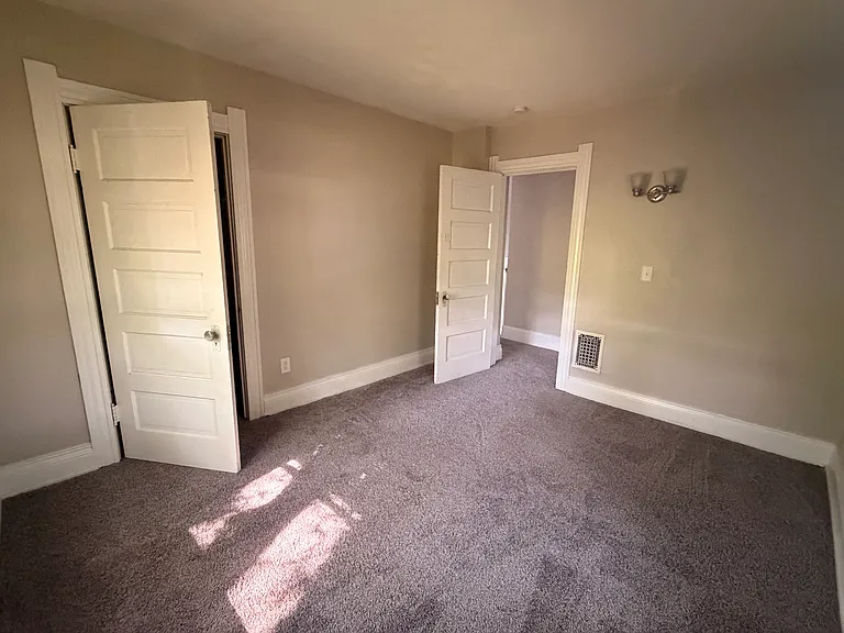 121 Machen St — Photo 18
