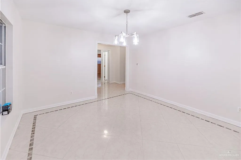3 bed, 2.0 bath, 1707 sqft, $1,600 — Photo 3