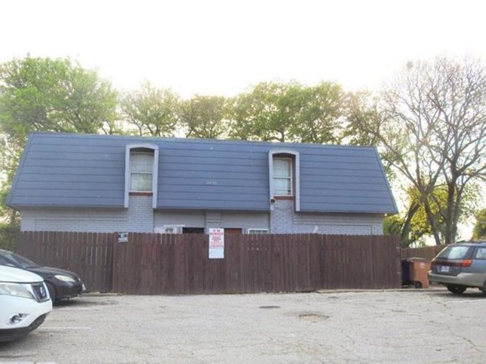 Building Photo 3