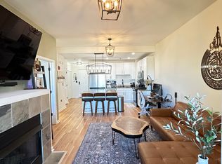 828 W Grace St APT 805, Chicago, IL 60613