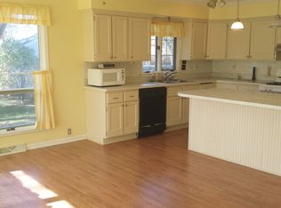 301 N Sycamore St, Hinckley, IL 60520