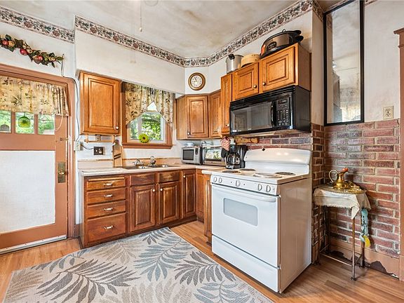 5th image of 312 N 2nd St