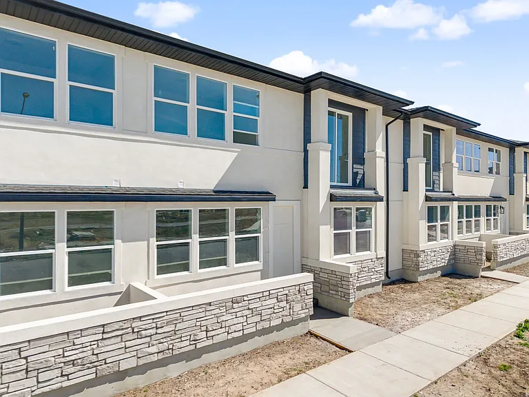 737 S Harrison Dr — Photo 29