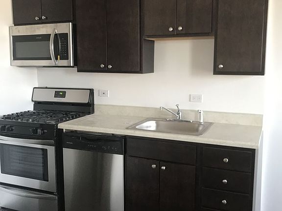 3rd image of 1528 W Morse Ave APT 604