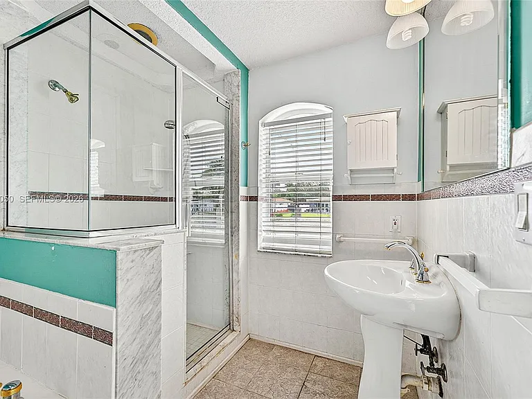 2832 NW 10th Ave — Photo 18