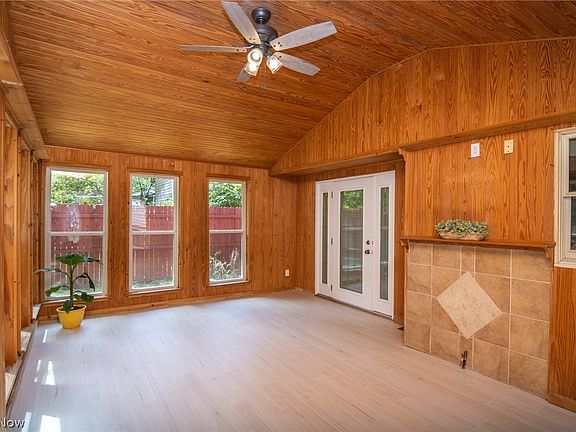 5th image of 120 Windermere Dr