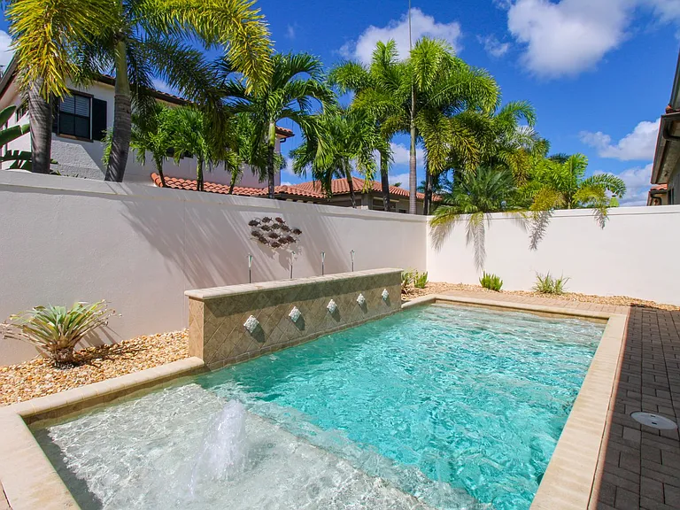 8000 Cordoba Pl — Photo 16
