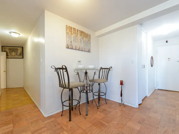 61-20 Grand Central Pkw image 6 of 24