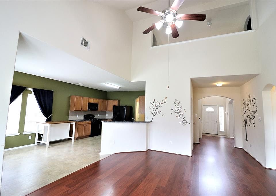 1st image of 21303 Colton Cove Dr
