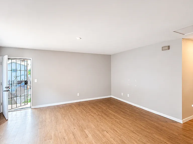 Hartley Apartments — Photo 2