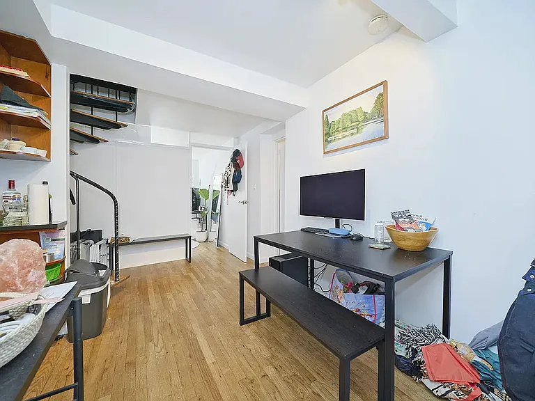 219 E 25th St #1F — Photo 4