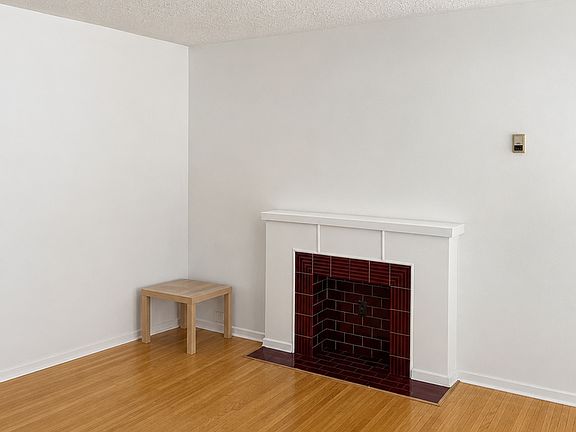 4th image of 11112 116th St NW Unit 1