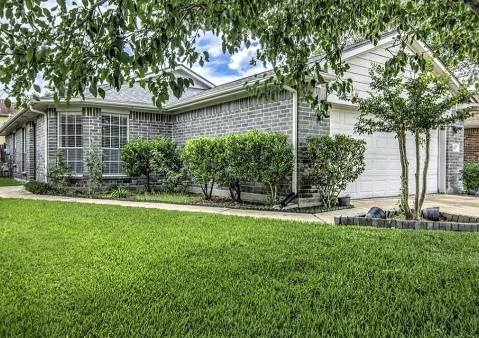 1st image of 18227 Beaverdell Dr