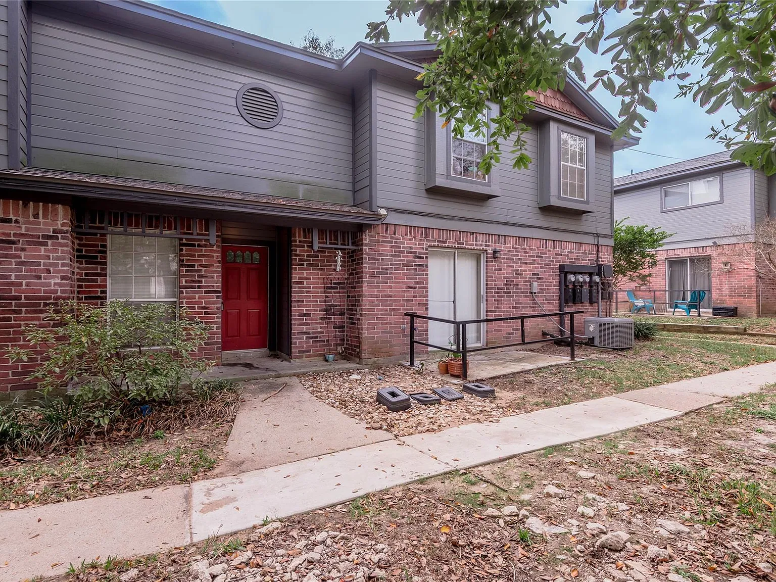 2 bed, 2.5 bath, 1270 sqft, $1,295 — Photo 3