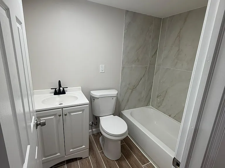 211 N Streeper St — Photo 10