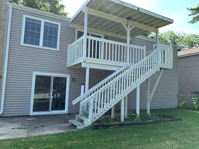 20 Monterey Dr — Photo 2
