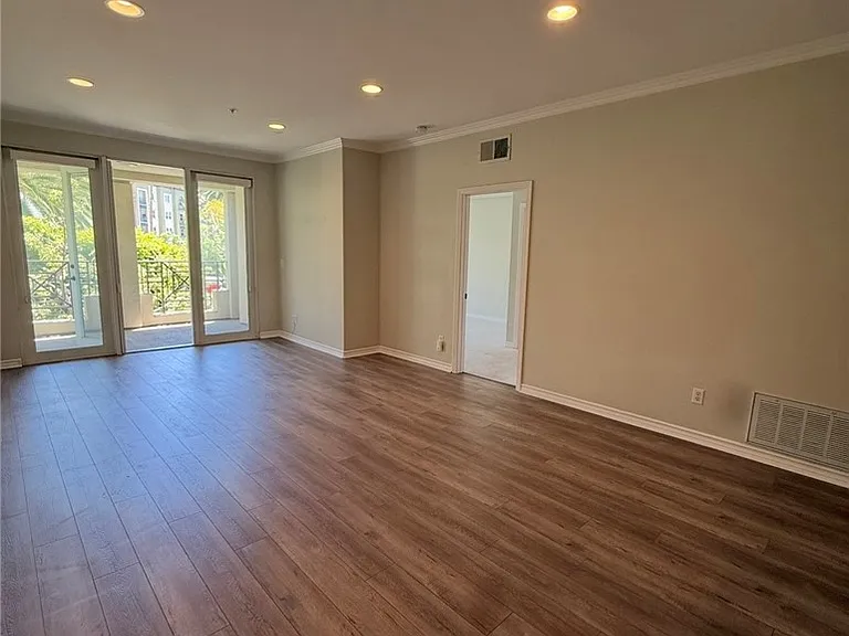 2243 Martin #217 — Photo 12