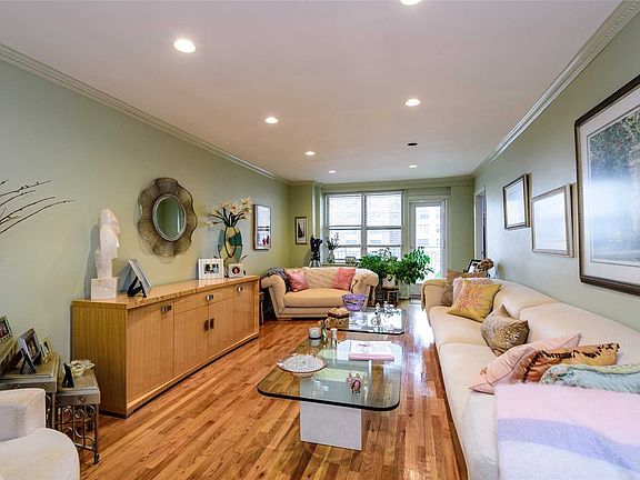 4th image of 410 E Broadway APT 4Y