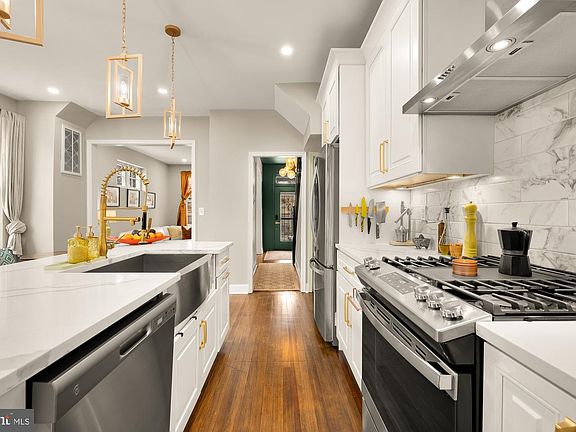 4th image of 2124 N Capitol St NW