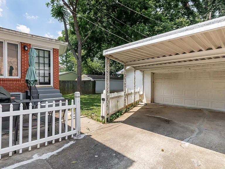 2223 Strathmoor Blvd #FURNISHED — Photo 34