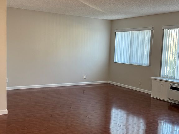 4th image of 400 W Wilson Ave APT 4