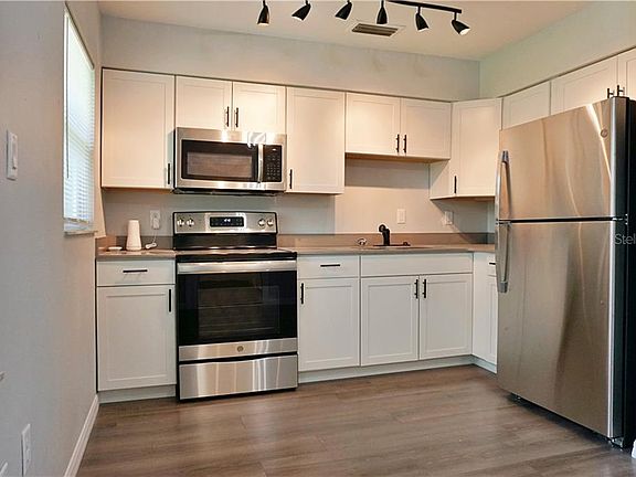 3rd image of 2542 El Portal Ave