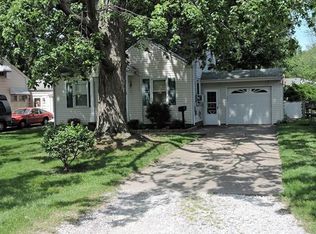 835 Rokeby Rd, Eastlake, OH 44095