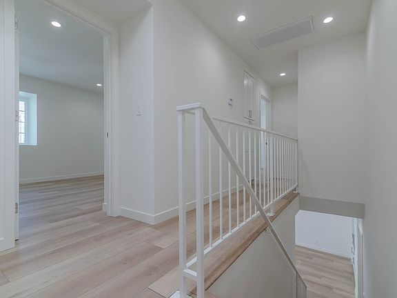 5th image of 13750 Hubbard St Unit 16