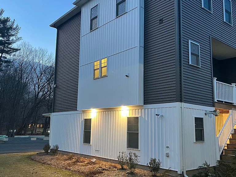 871 Elm St — Photo 3