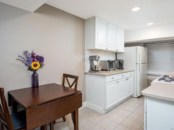 2nd image of 36 Westview Ave APT 1G