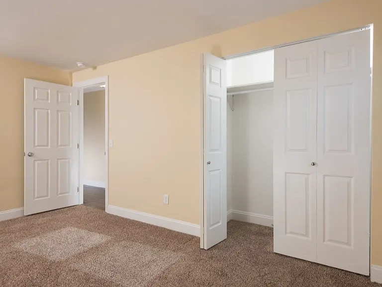 Lake Heights Apartments — Photo 21