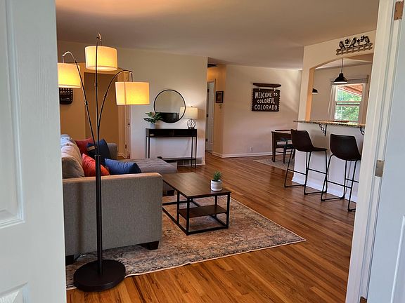 Lots of natural light. Bright and open.