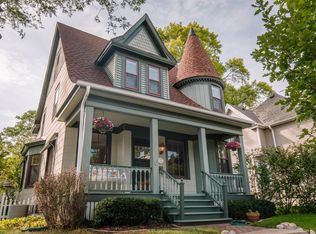 1105 Glenview Ave, Wauwatosa, WI 53213