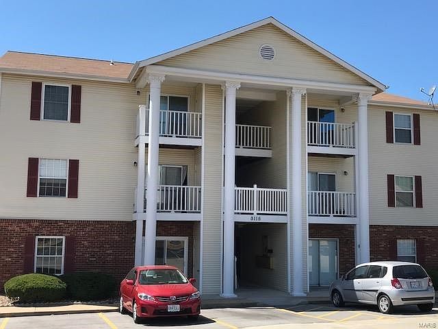Welcome to 3115 Edwards Place #201!